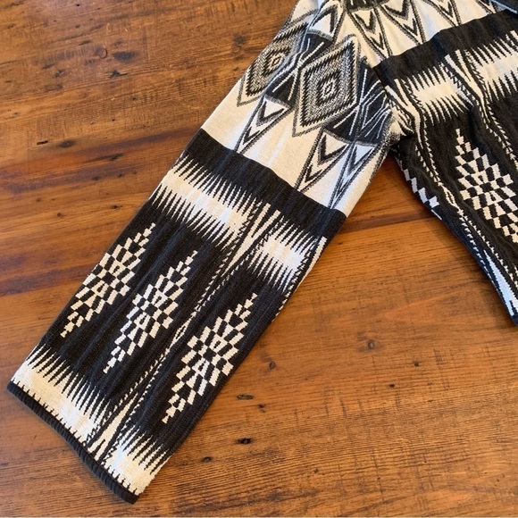 Geometric Black and White Women's Jacket - Picture 7 of 10